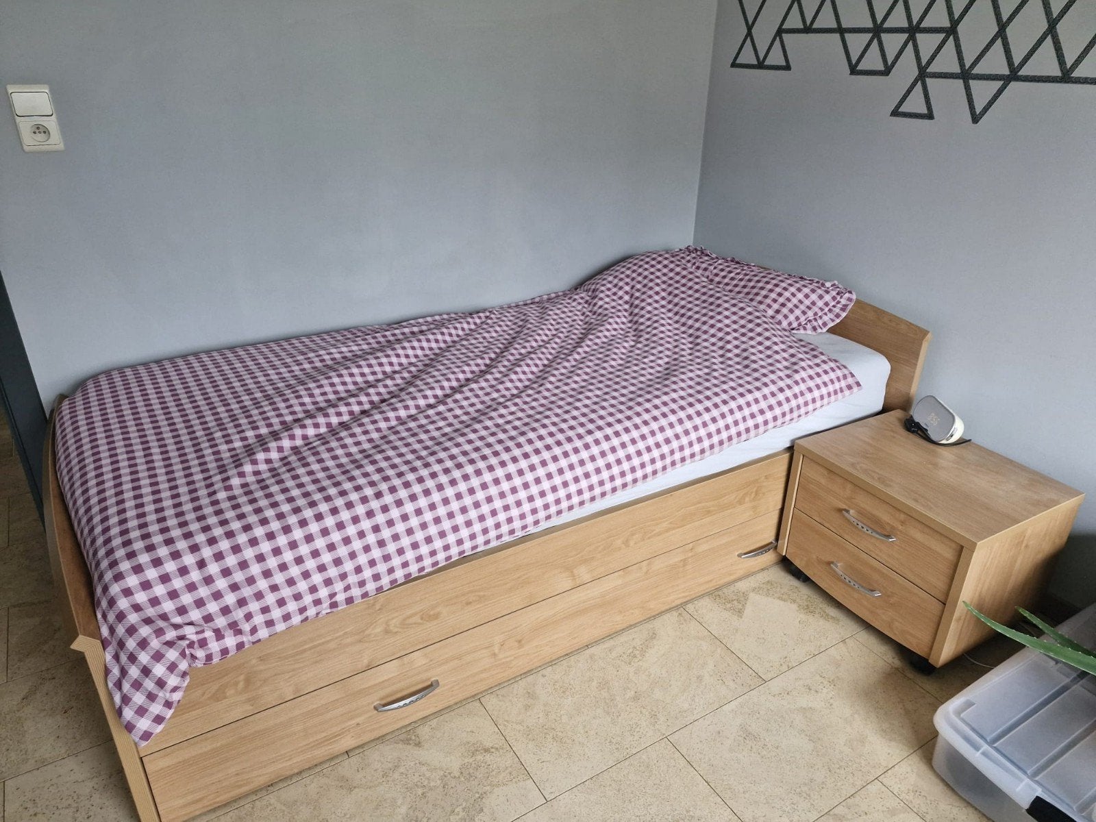 Bed met grote lade en nachtkastje, Huis en Inrichting, Ophalen