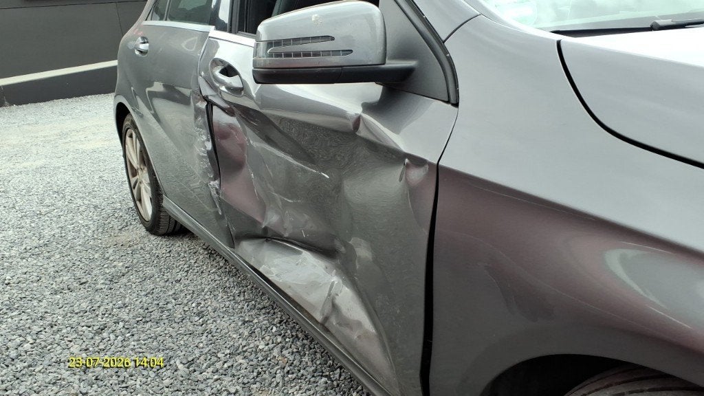 Voiture Mercedes A180d accidentée, Electronic Stability Program (ESP), Achat, Euro 6, Boîte manuelle