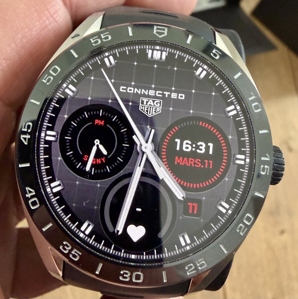 Tag Heuer E5 Connected Nouvelle, Bijoux, Sacs & Beauté, Enlèvement, Comme neuf, Montre-bracelet, TAG Heuer
