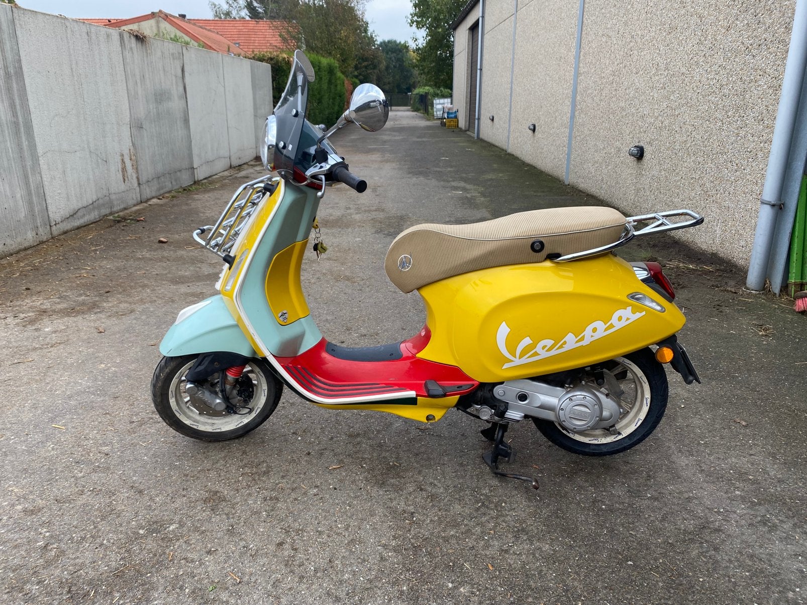 Vespa primavera wotherspoon 50cc, Ophalen, Zo goed als nieuw, Benzine, Vespa
