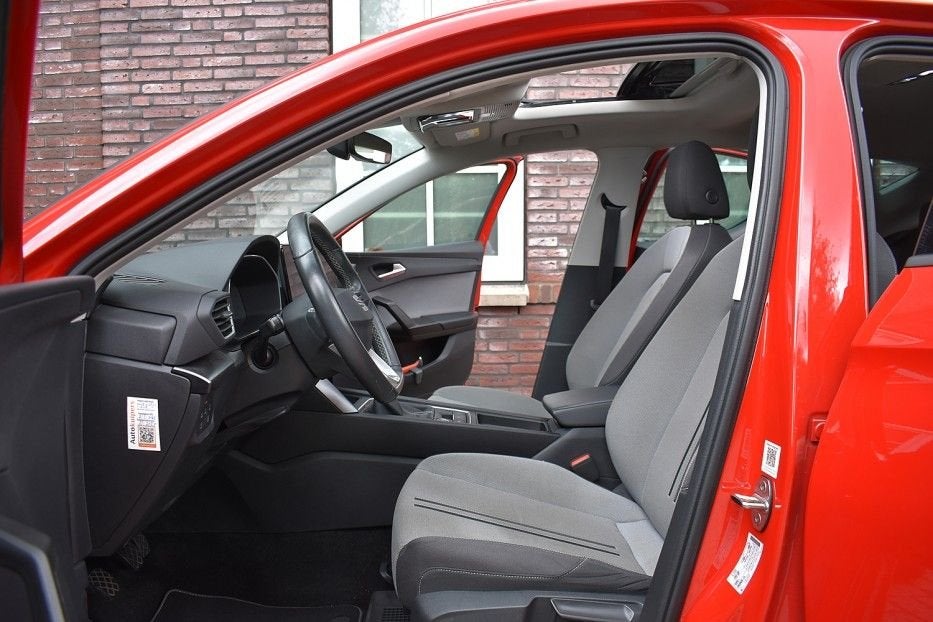 Seat Leon 1.0 TSI Style Business Intense / beats audio / pan, Auto's, Seat, Leon, Bedrijf, Rood, 110 g/km