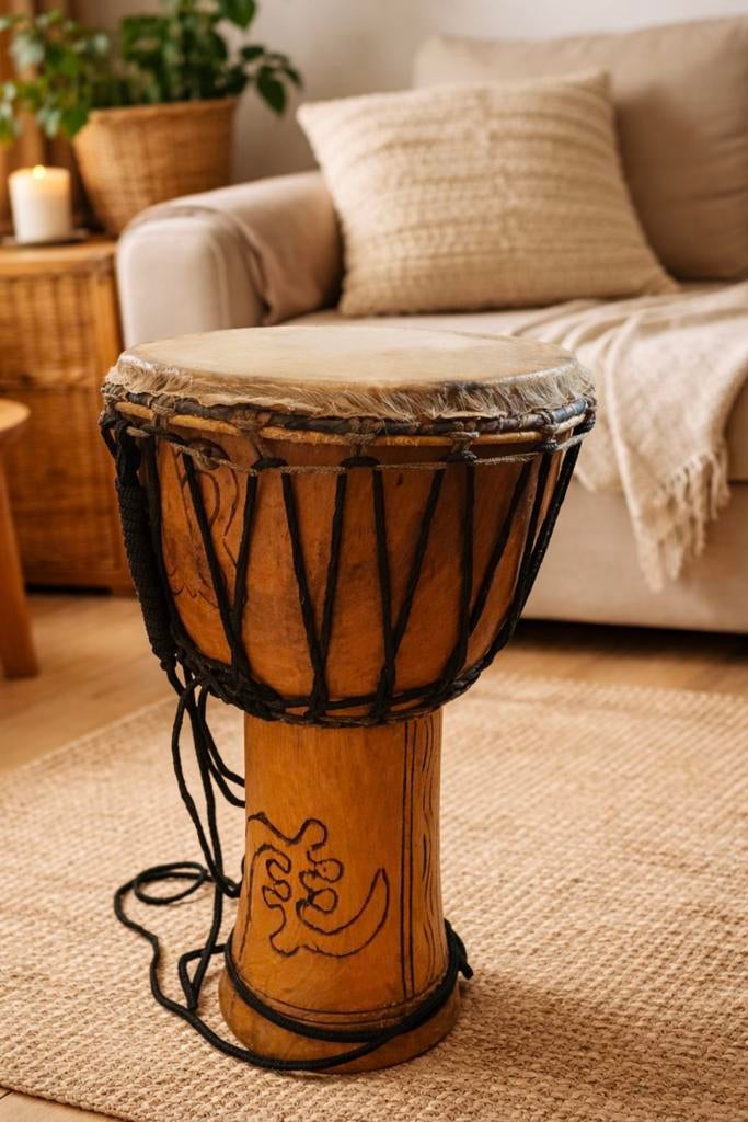 Authentieke Akan Djembé uit Ghana – 60cm – Gye Nyame Symbool, Enlèvement, Comme neuf