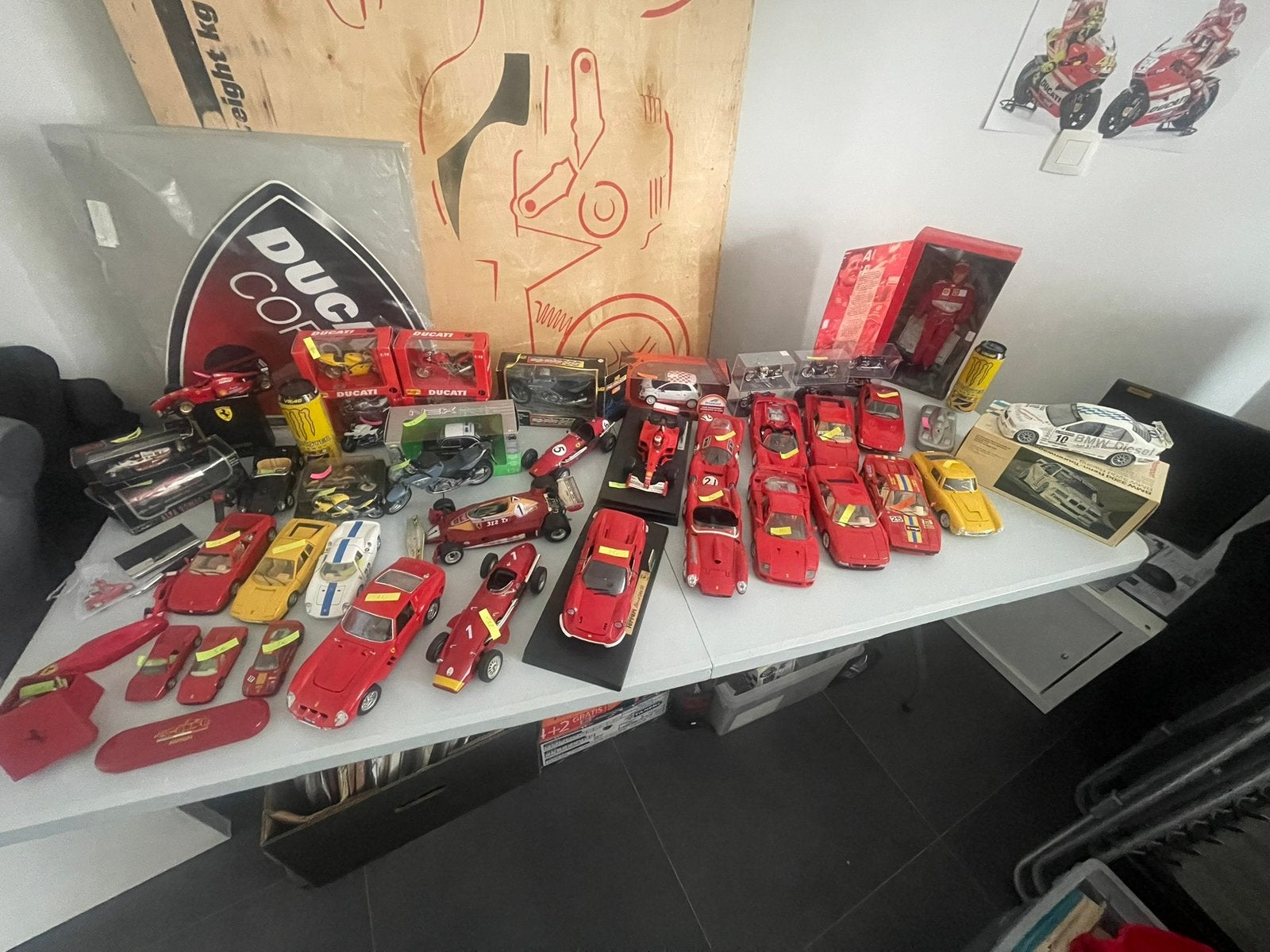 Miniatuurtafel voor auto's en motoren, Verzamelen, Ophalen, Zo goed als nieuw