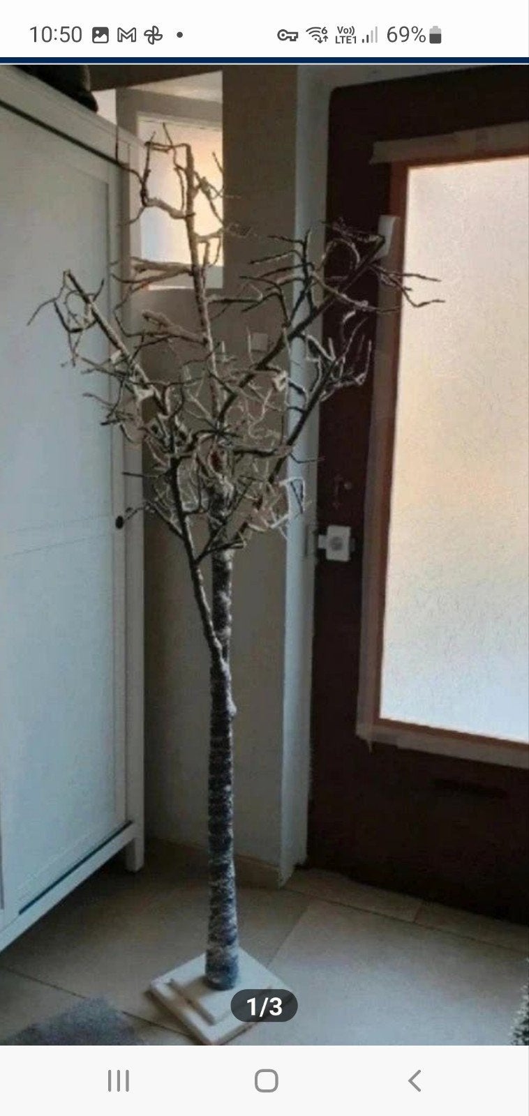 super beau grand sapin de Noël avec de la neige, Enlèvement