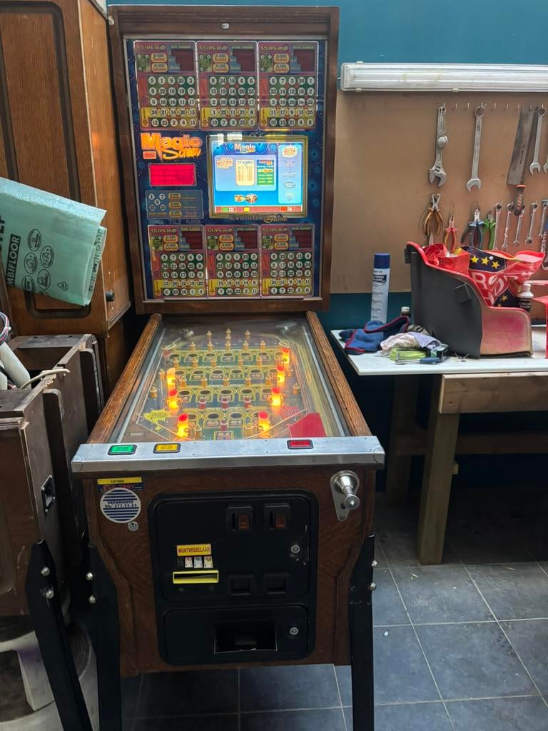 Magic screen bingo kast, Verzamelen, Euro, Ophalen, Zo goed als nieuw, Met sleutels