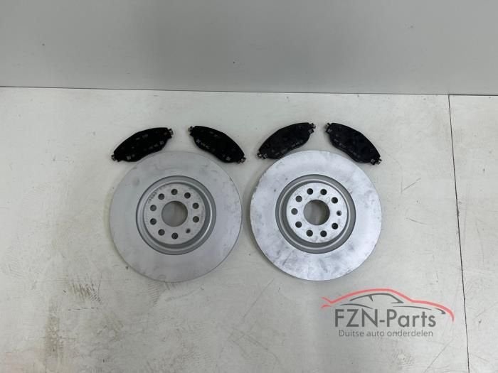 VW Golf 7 R GTI Remschijven + remblokken voorzijde set Links, Ophalen of Verzenden, Gebruikt