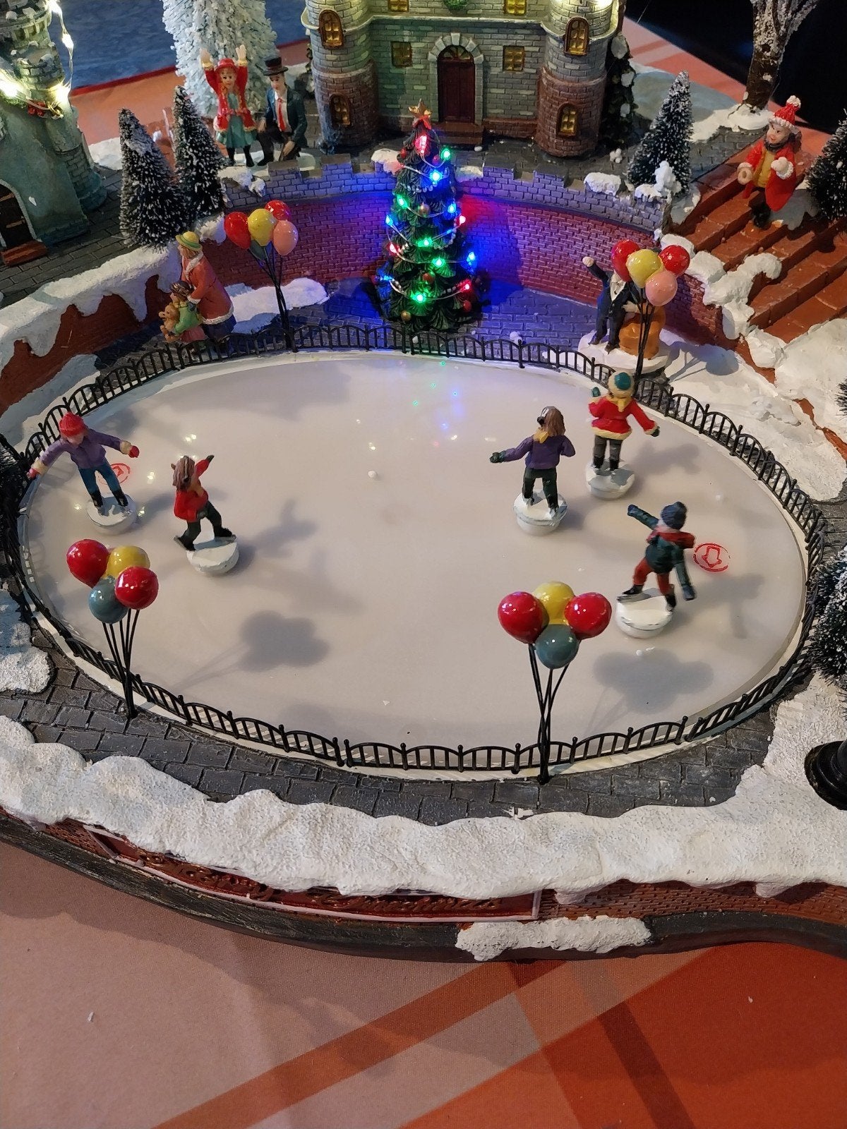 luville Castle with skating rink, Ophalen