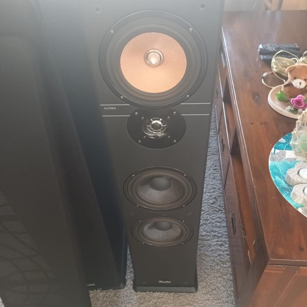Teufel Ultima 40 speakers + T10 subwoofer, Zo goed als nieuw, 60 tot 120 watt, Front, Rear of Stereo speakers, Ophalen