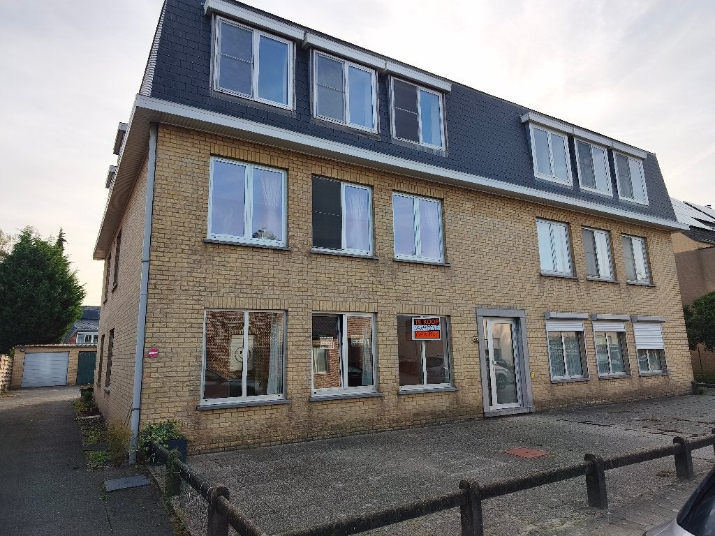 Ruim 2 slpk appartement met garage, Tot 200 m², 2 kamers, Verkoop zonder makelaar, Appartement