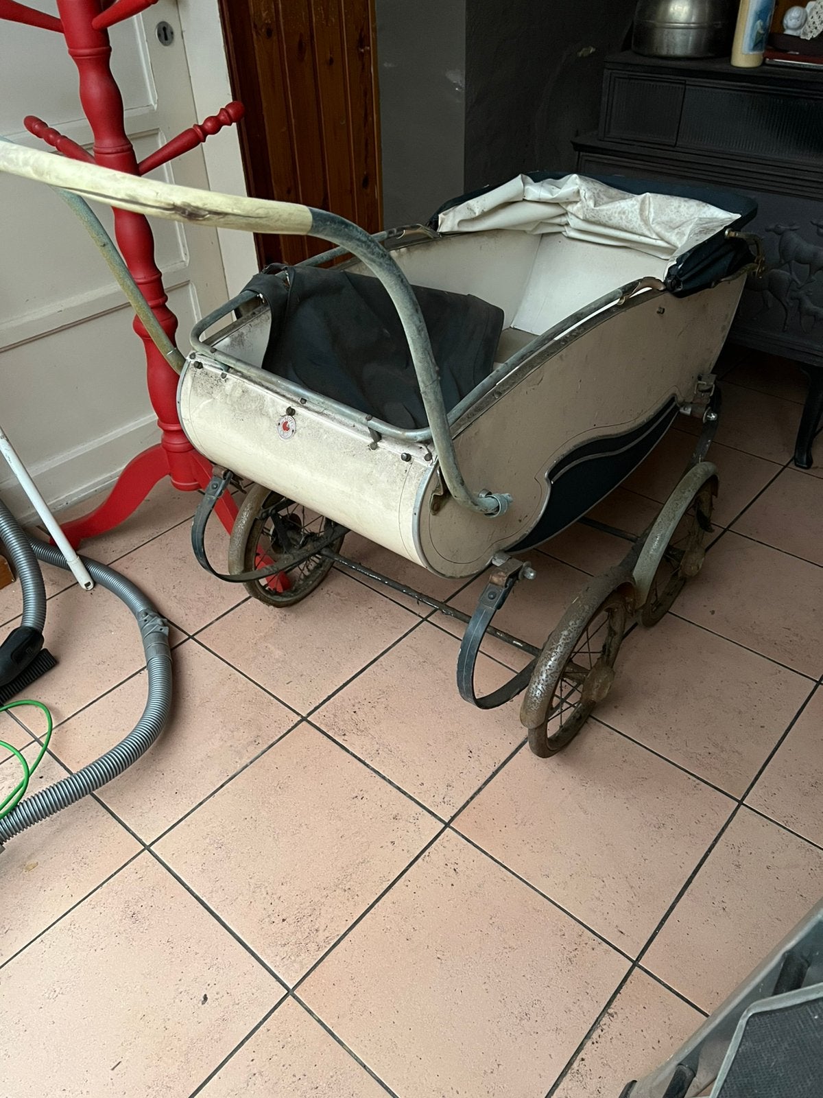 Antieke kinderwagen, Enlèvement