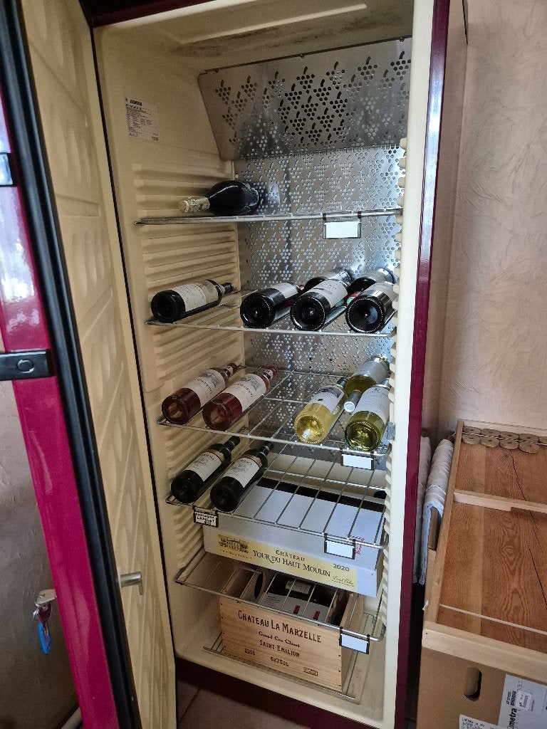 Wijnbewaarkast, Elektronische apparatuur, Koelkasten en IJskasten, Ophalen, Zo goed als nieuw, 60 cm of meer, 140 tot 160 cm