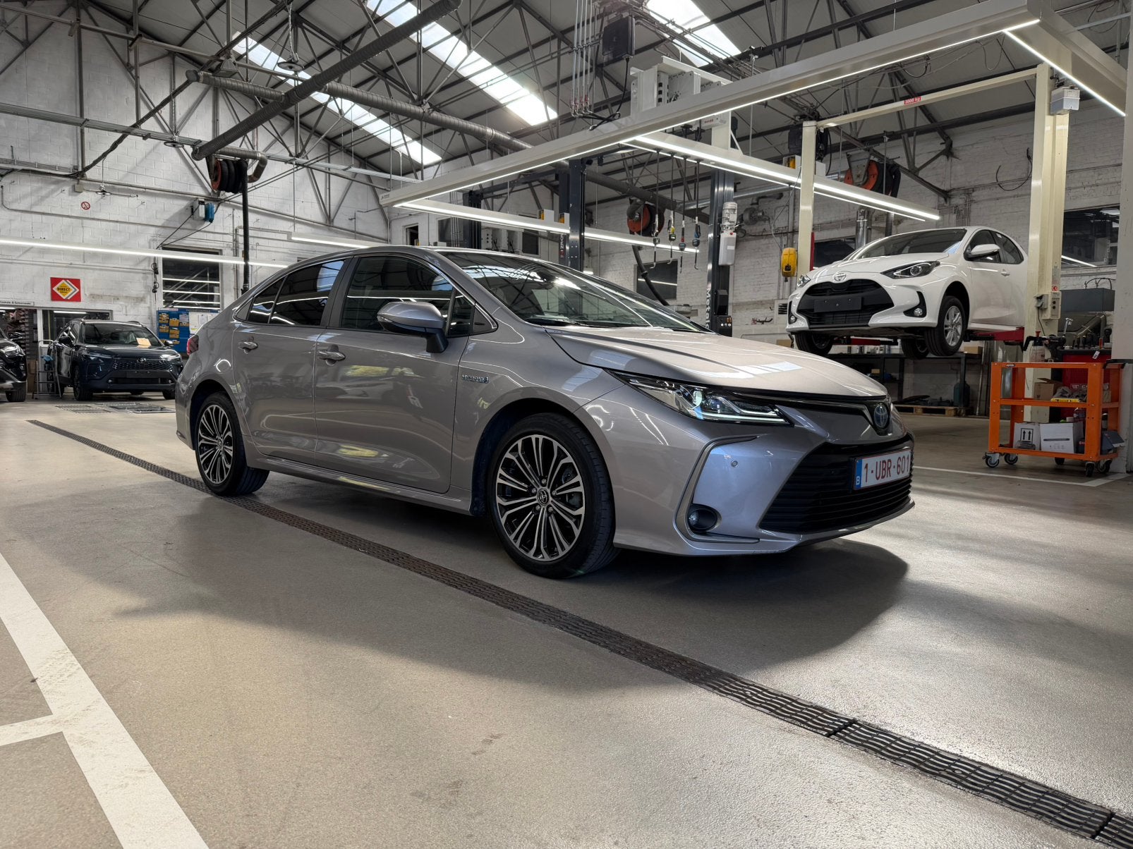 Toyota Corolla 1.8 benzine hybrid automaat, 25.000 km, Bluetooth, Argent ou Gris, Achat, Euro 6