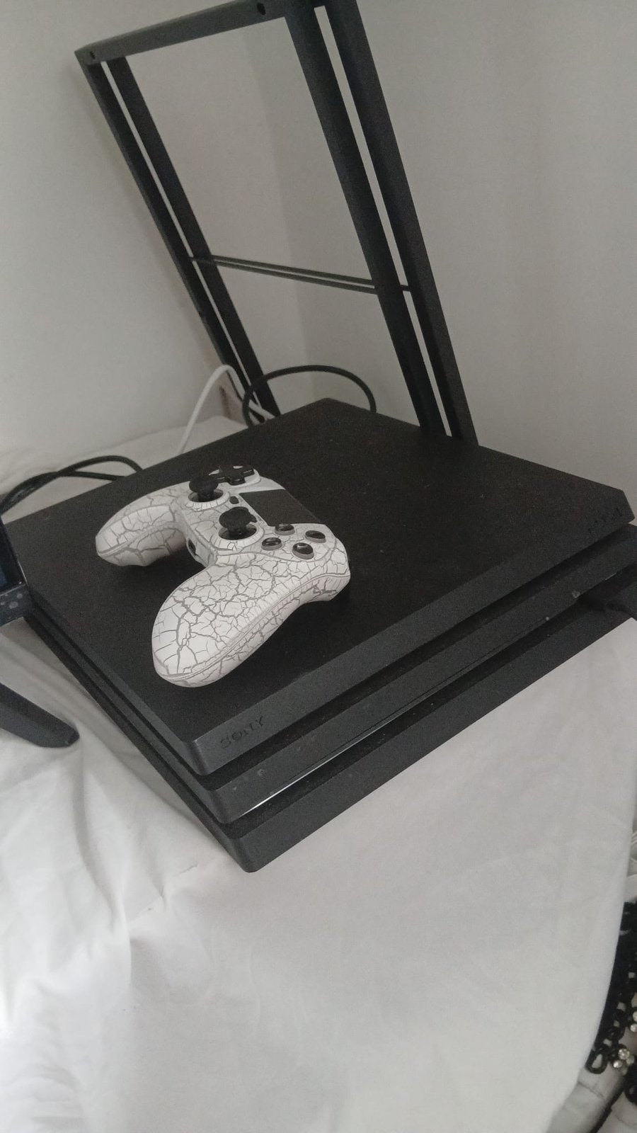 Playstation 4 pro + controller, Ophalen of Verzenden, Zo goed als nieuw, Overige genres
