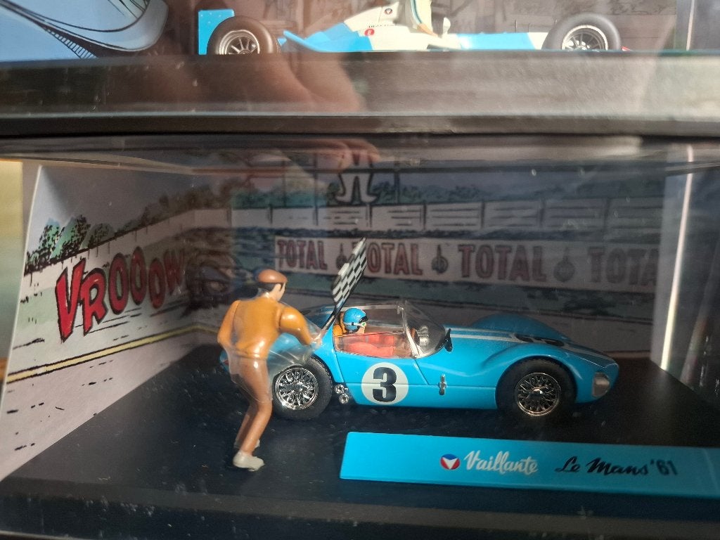 MICHEL VAILLANT Vaillante #3 1961 Le Mans 1/43 UH NEUVE+BOX, Enlèvement, Neuf, Voiture, Universal Hobbies