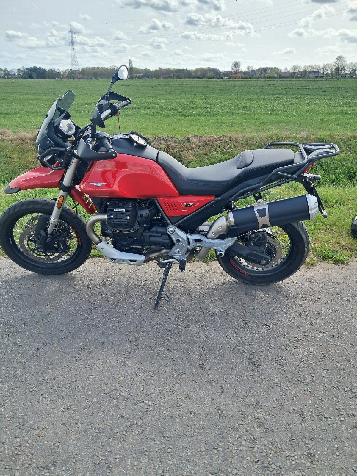 Moto Guzzi v85 Strada Rosso, Motoren, 2 cilinders, Nieuw, Motorrijbewijs A, Particulier
