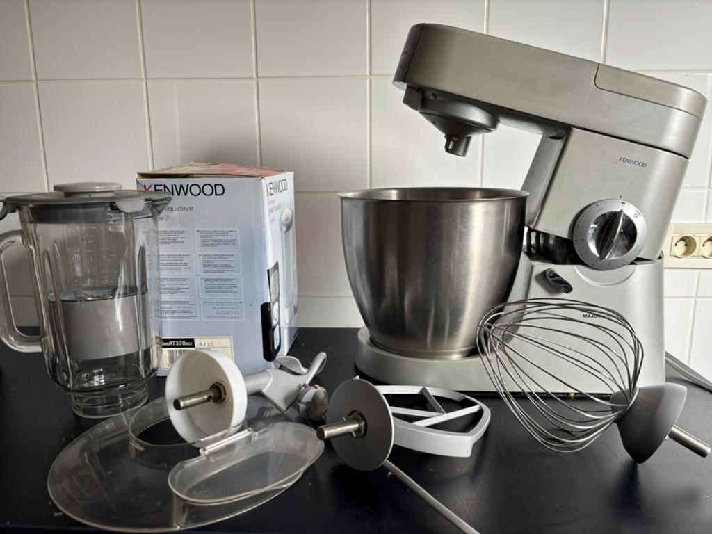 Kenwood keukenrobot, Elektronische apparatuur, Keukenmixers, Ophalen of Verzenden, Zo goed als nieuw