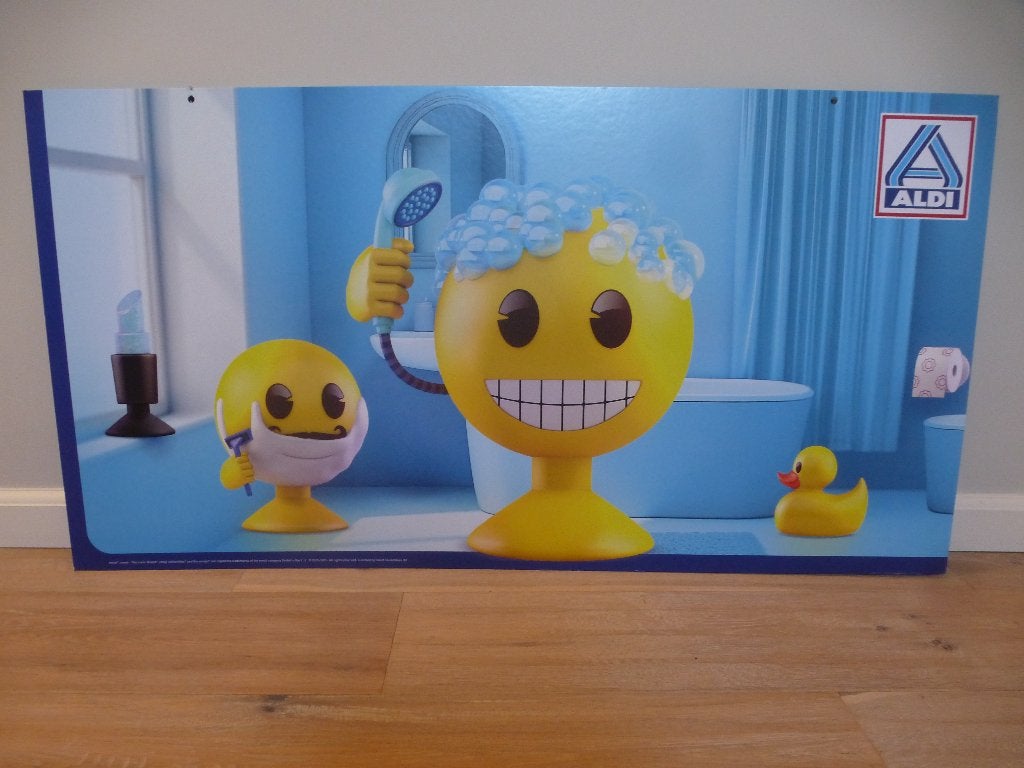 panneau publicitaire Salle de bain EMOJI ALDI 113 sur 59 cm, Aldi, Enlèvement