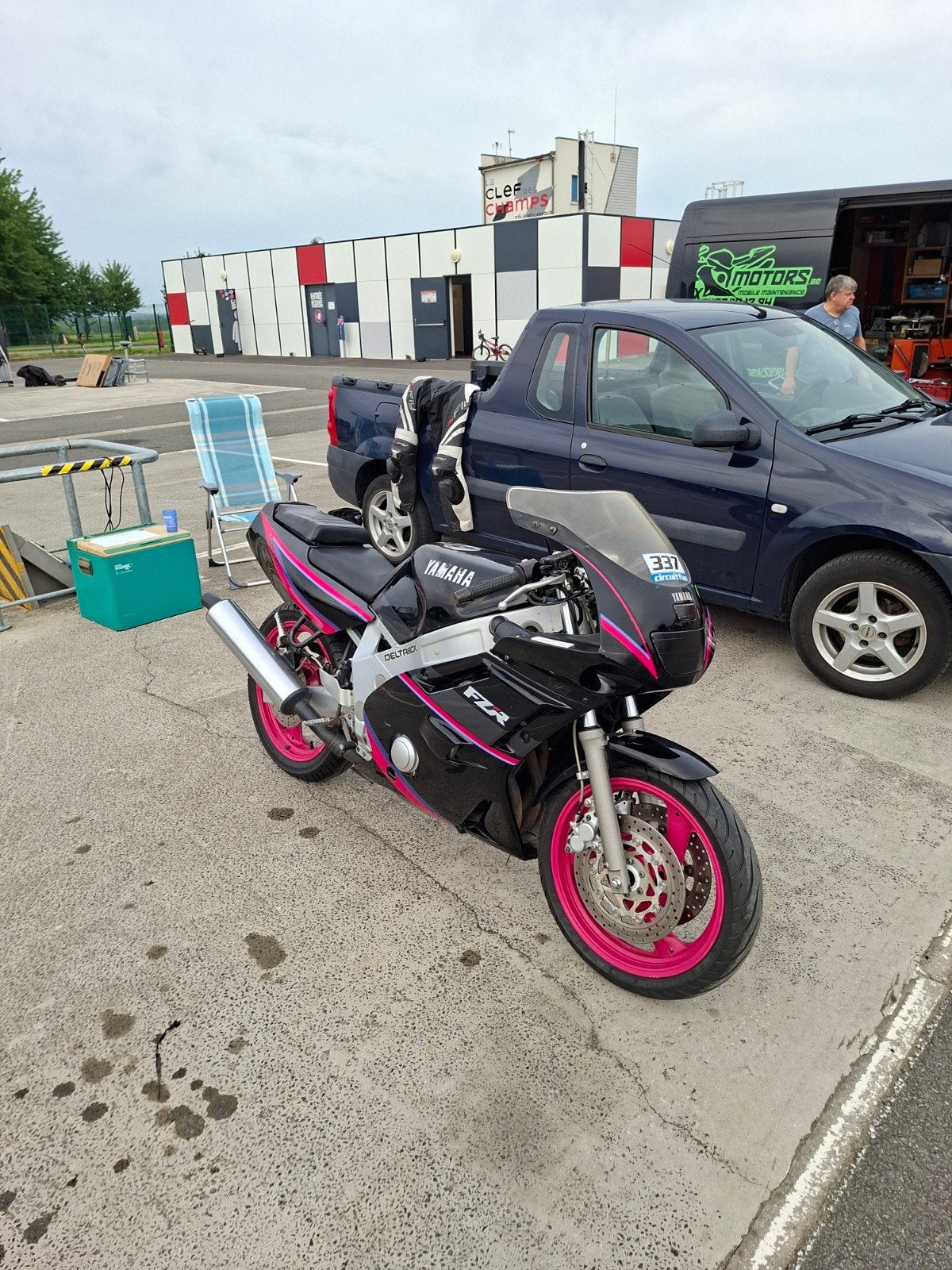FZR600 '93, Particulier