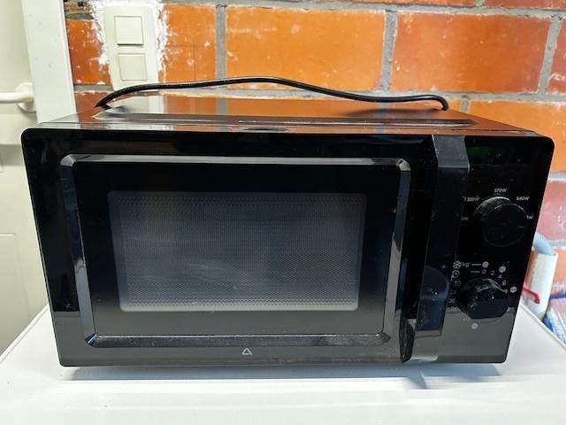 microgolf zwart, Elektronische apparatuur, Microgolfovens, Ophalen, Zo goed als nieuw, Draaiplateau, Vrijstaand