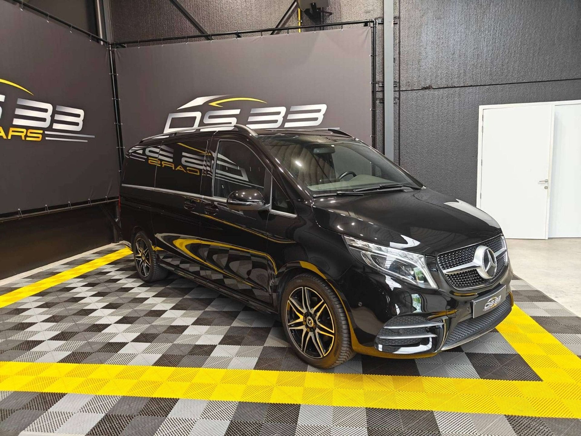 Mercedes-Benz V 300 d AMG 5-zit/AIR/ElekDeuren/360/Trekhaak/, Auto's, Automaat, Dealer onderhouden, 239 pk, 4 cilinders