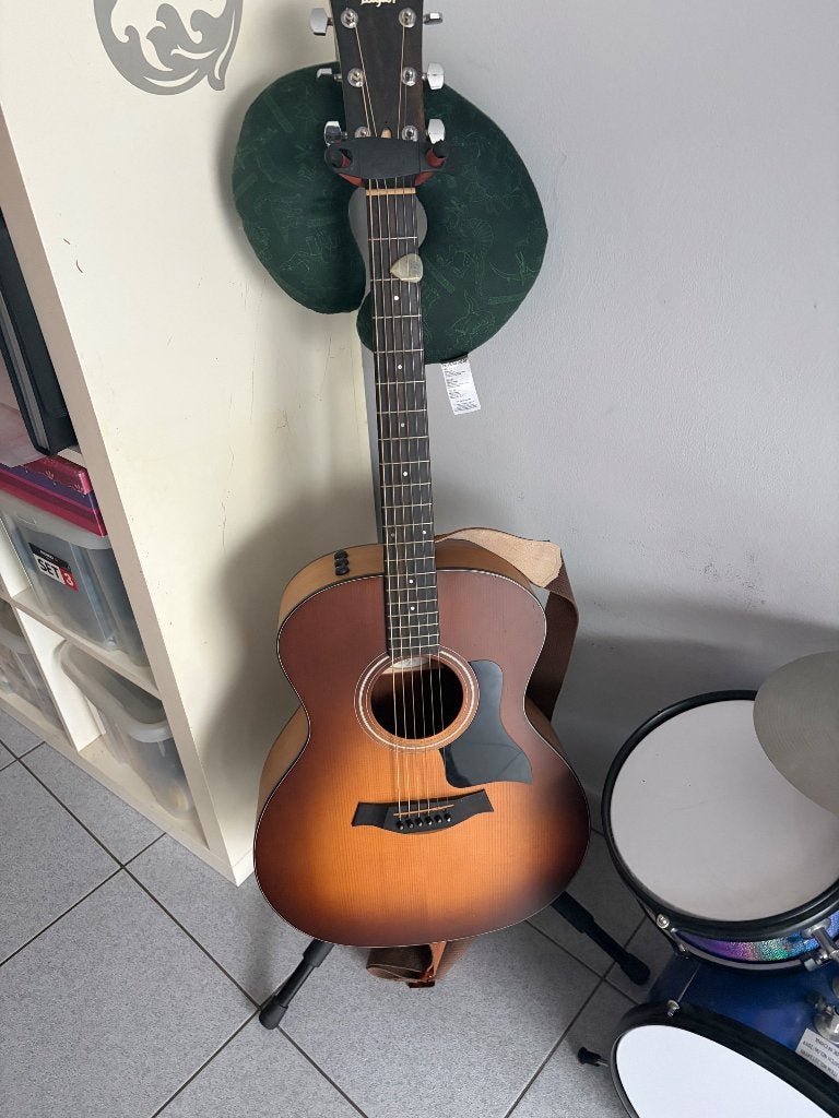Taylor 114e le, Musique & Instruments, Enlèvement, Utilisé, Guitare Western ou Guitare Folk, Avec capteur (piezo)