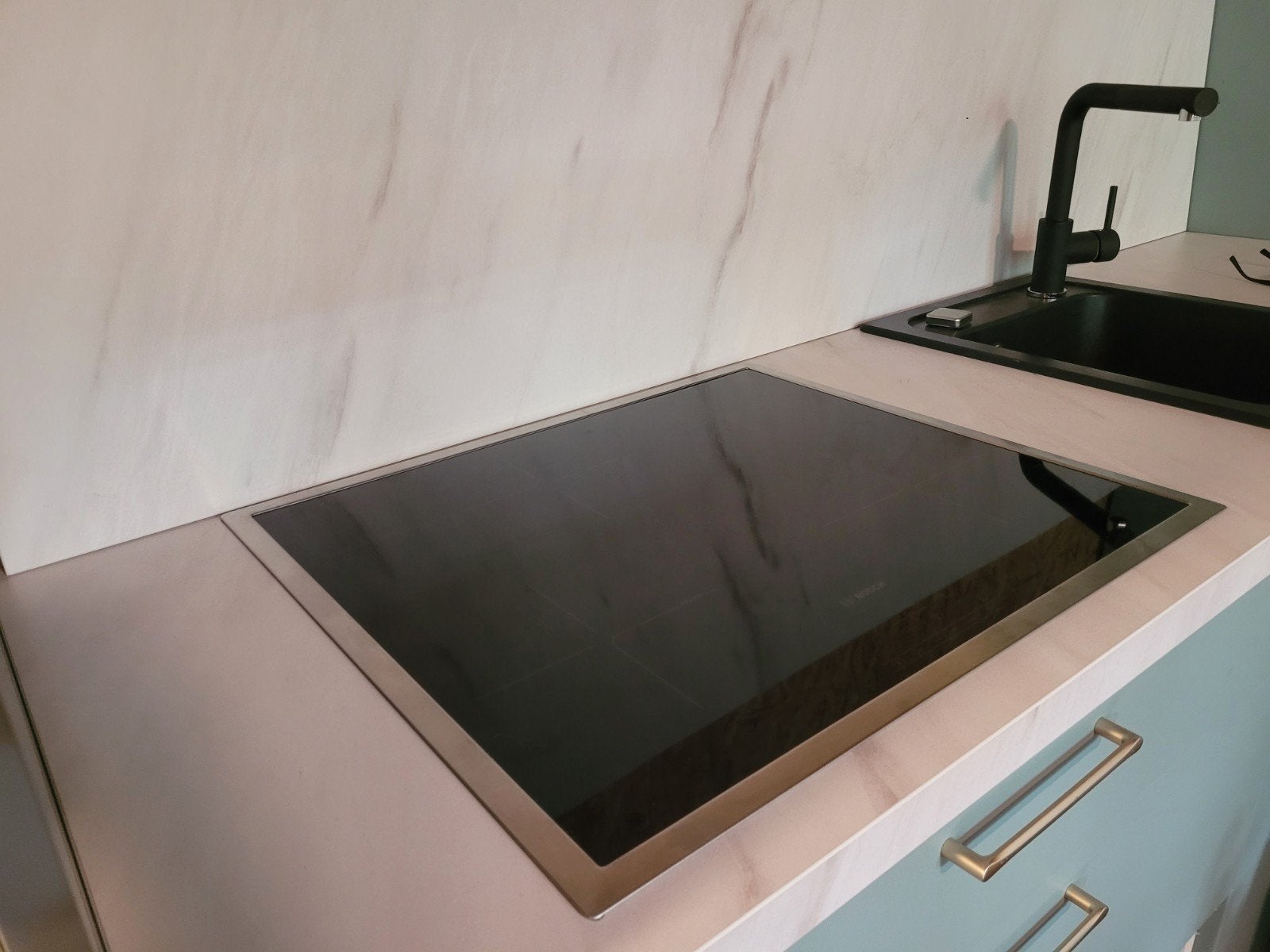 Bosch Inductiekookplaat PIF645BB1E - 60 cm (Nieuw uit showro, Elektronische apparatuur, Ophalen of Verzenden, Inbouw, Elektrisch