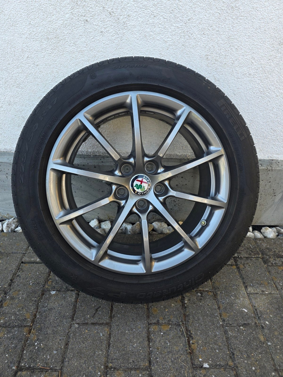 Jantes d'origine Alfa Romeo Gulia R17 225 50, Enlèvement, Pneu(s)