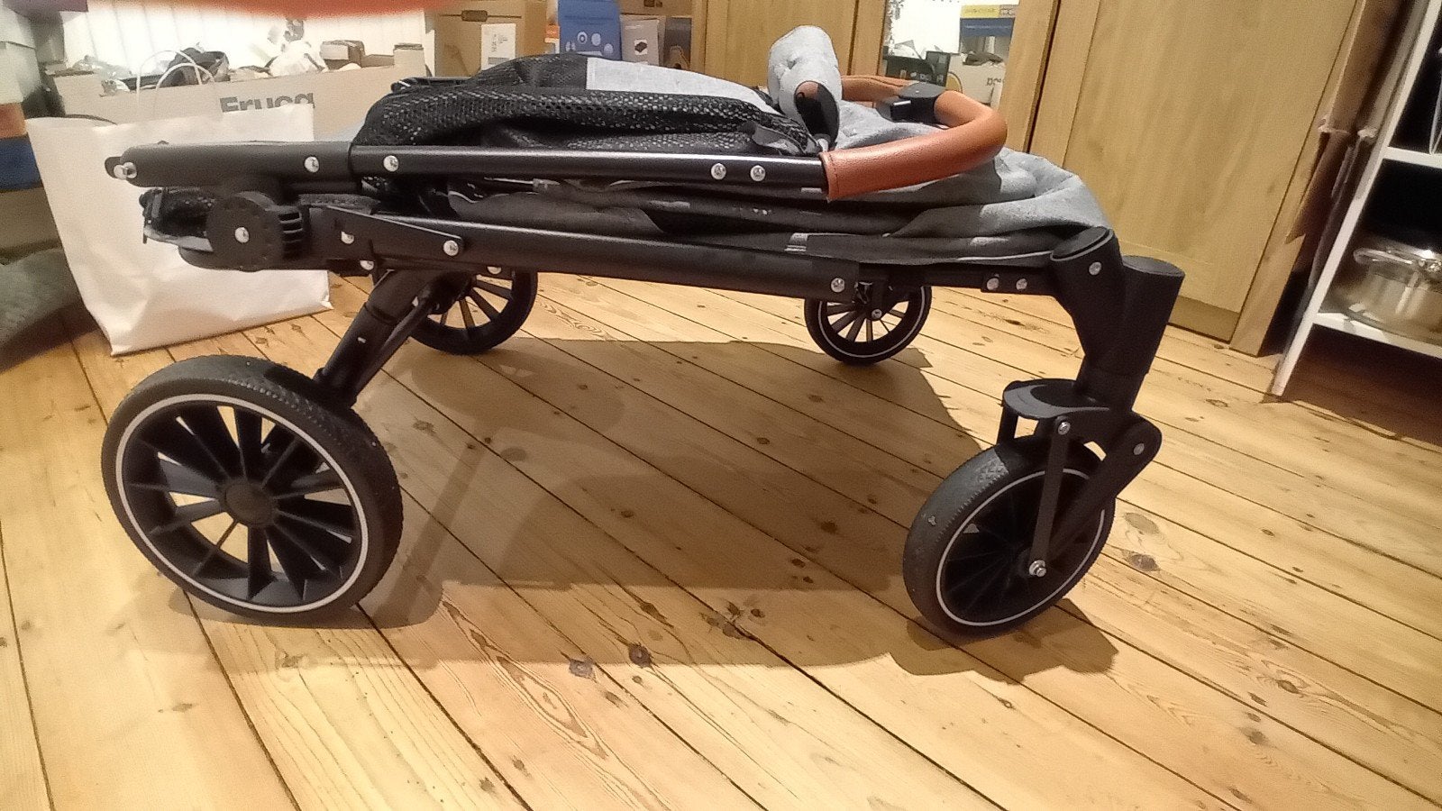 honden wandelwagen, grijze kleur, Dieren en Toebehoren, Ophalen, Zo goed als nieuw, Hondenbuggy