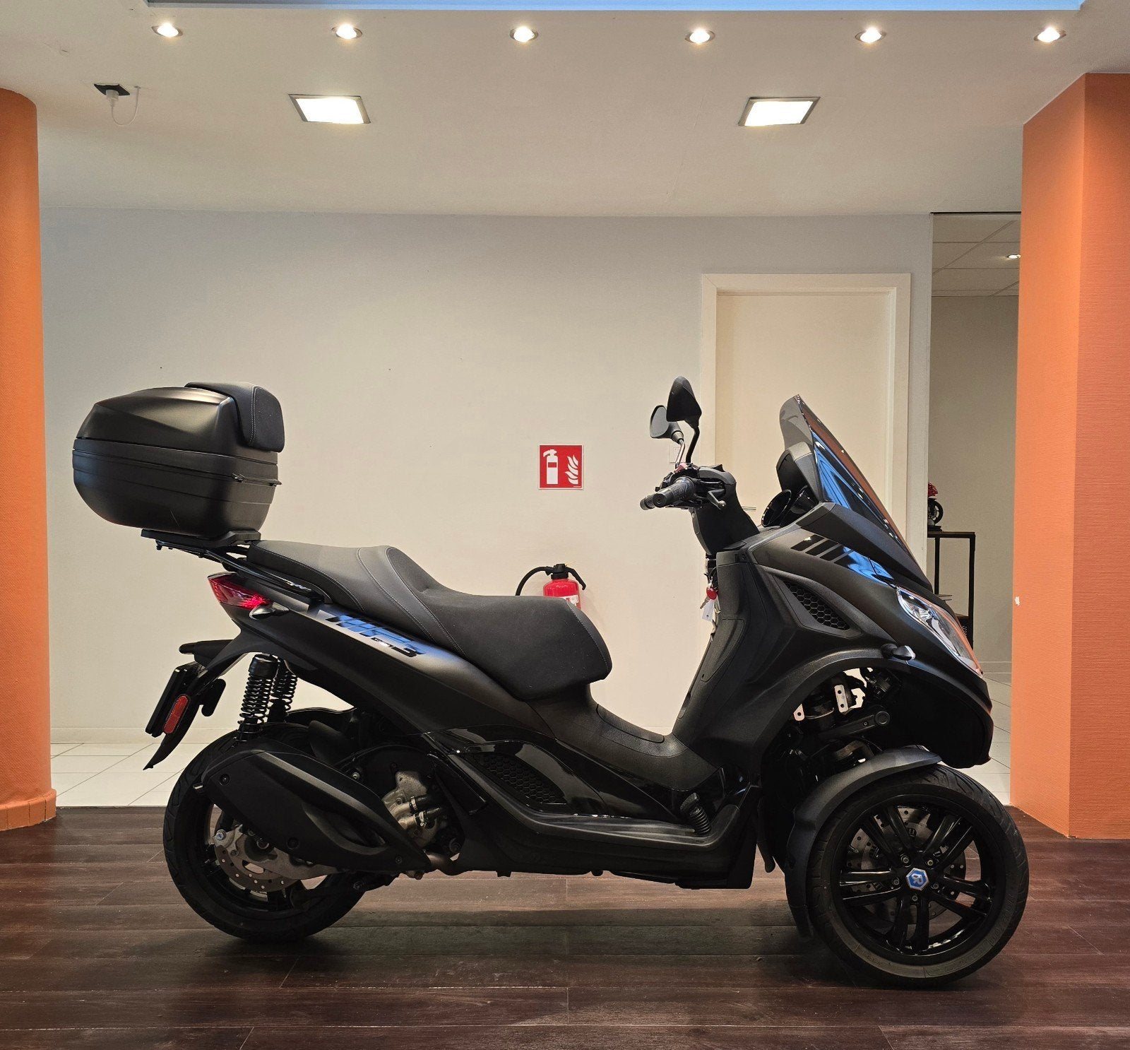 Piaggio MP3 300**2024**2.500km**Garantie, 300 cm³, Entreprise, Permis Moto A1 minimum, ABS