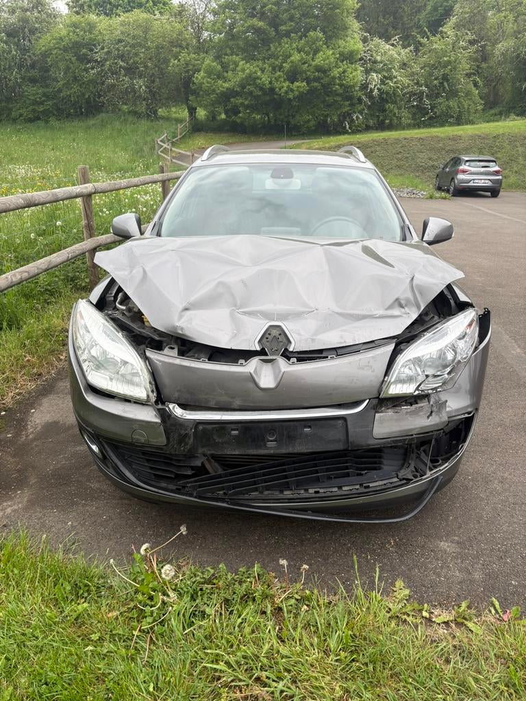 Renault megane break accidenté, Autos, Euro 5, Achat, Boîte manuelle, Noir