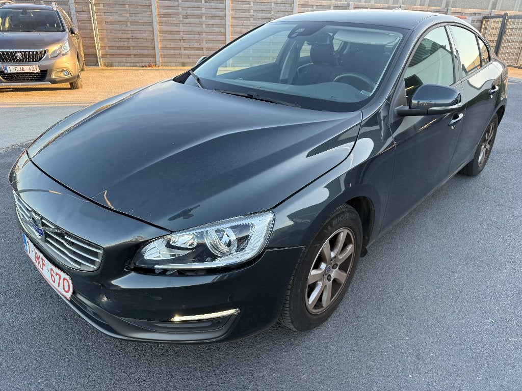 volvo s60 T3 1.6 I  Kinetic 6850 € EXPORT HANDELAAR, Auto's, Voorwielaandrijving, Stof, 4 cilinders, 1573 kg