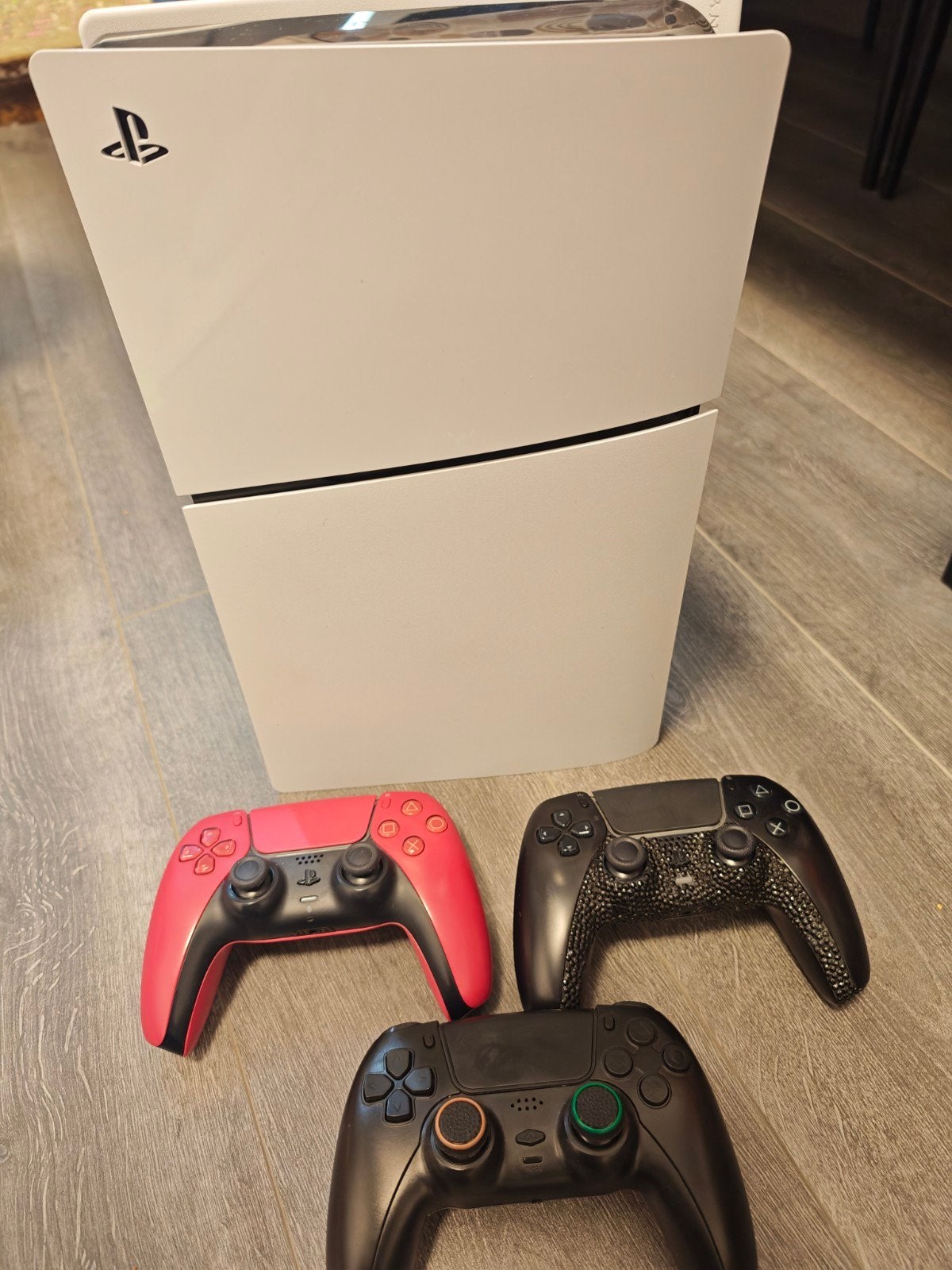 VENTE/ECHANGE PlayStation 5 slim digital 1 TB 3 manette, Consoles de jeu & Jeux vidéo, Enlèvement, Comme neuf, Playstation 5