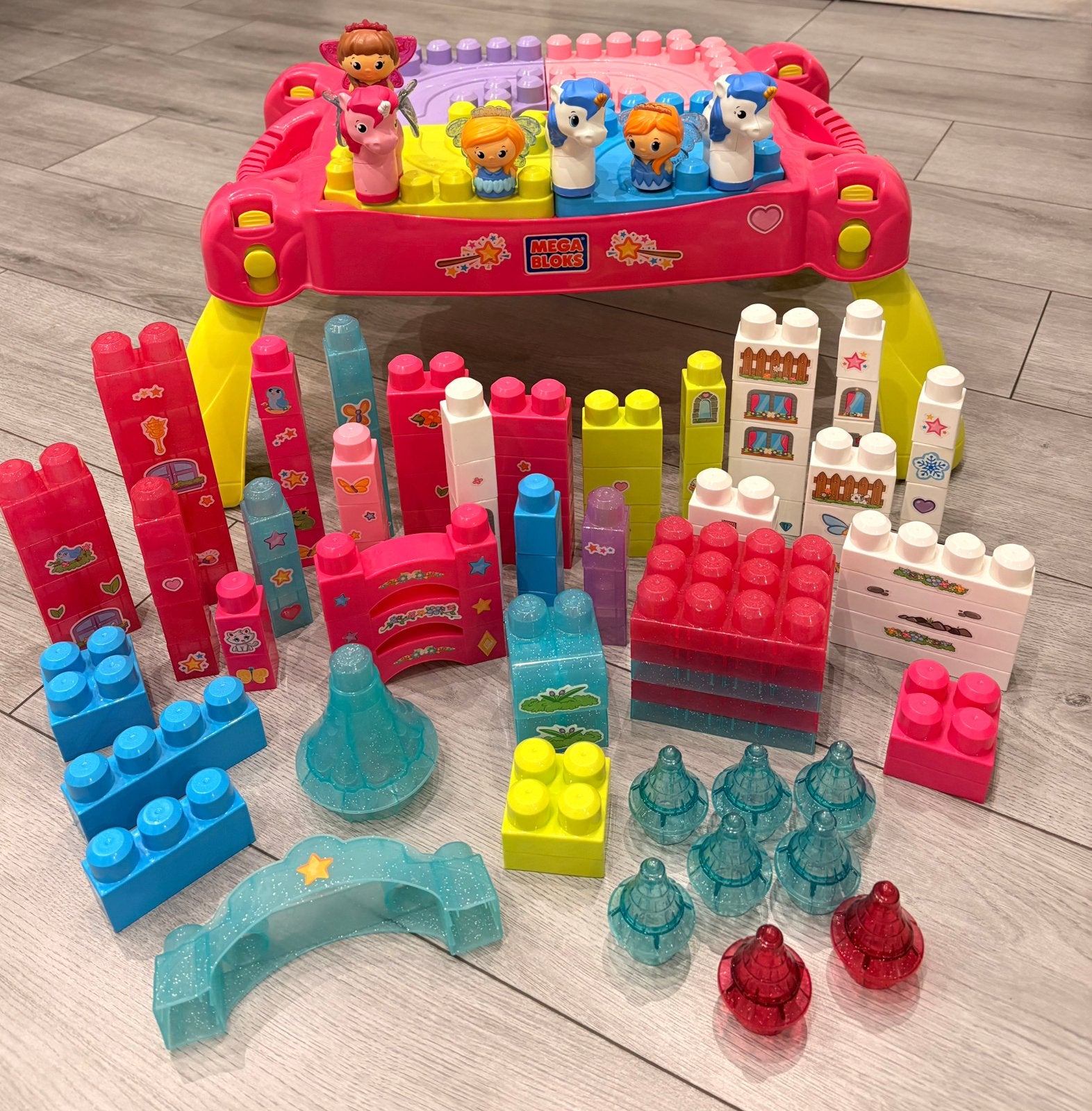 Table megabloks + 130 éléments, Enfants & Bébés, Enlèvement, Comme neuf, Megabloks
