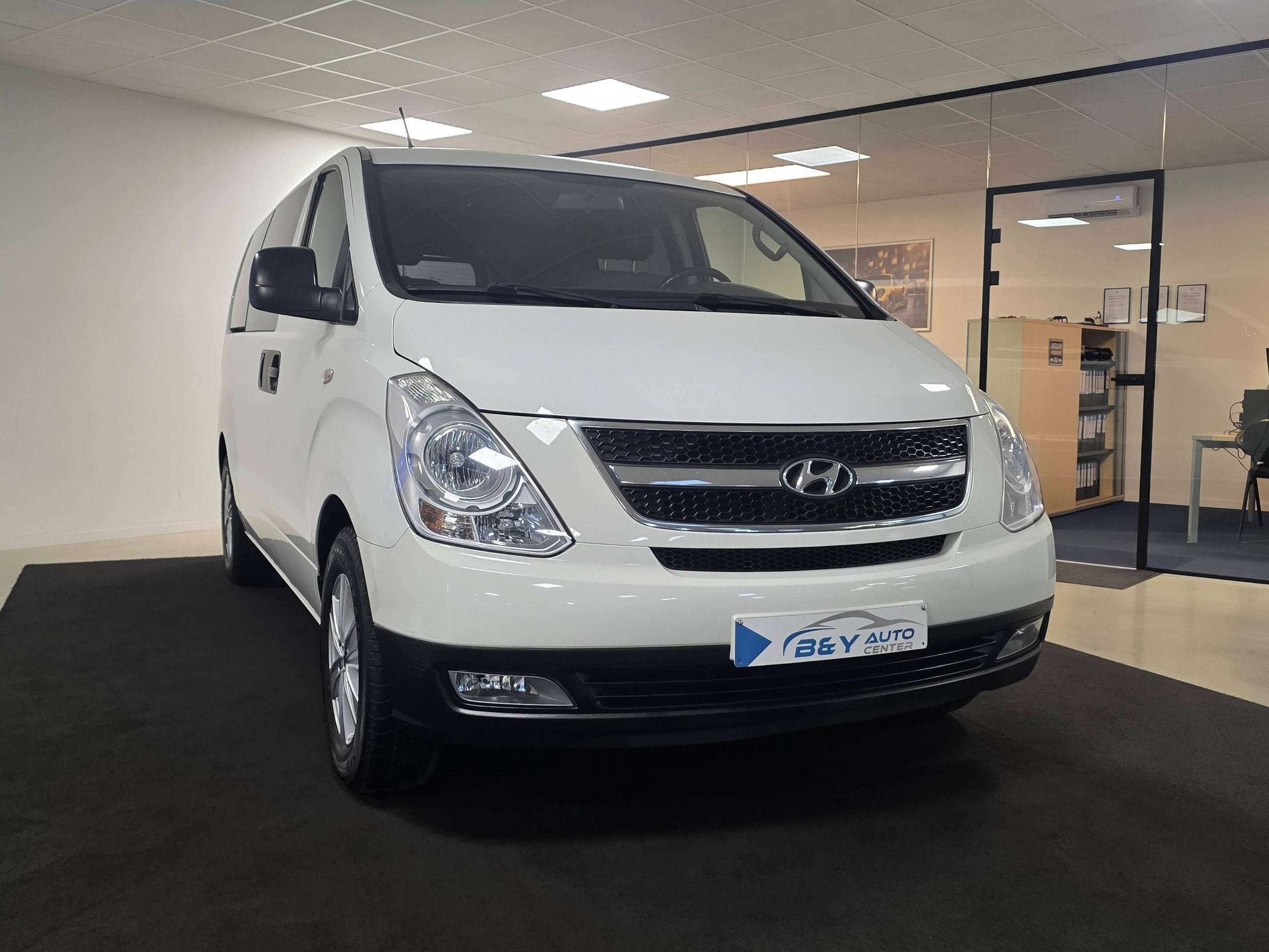 Hyundai H-1 2.5 CRDi Dubbelcabine 6zit / Navi / Trekhaak, Auto's, Voorwielaandrijving, 188 g/km, Stof, Gebruikt