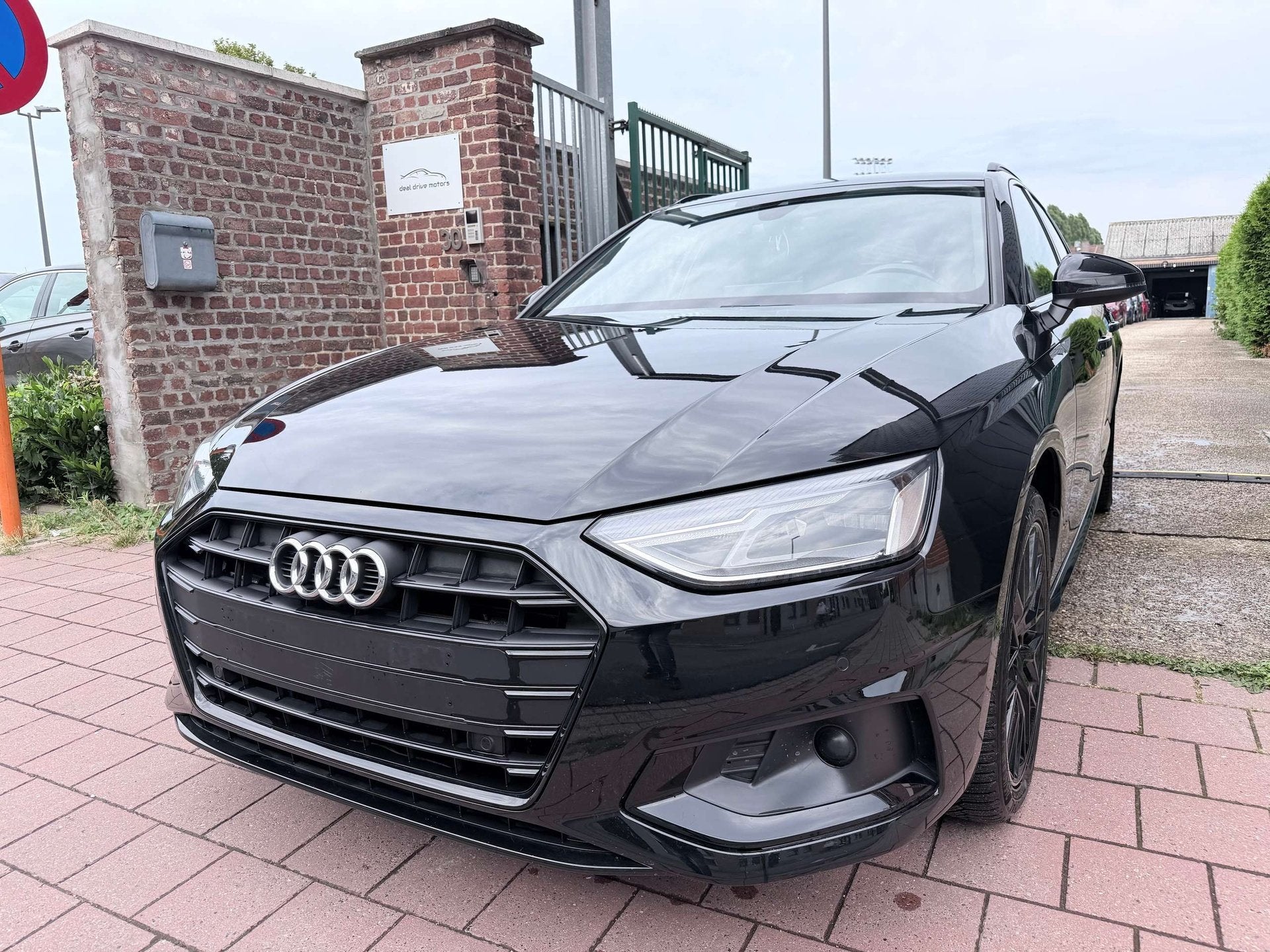 Audi A4 Avant 30 TDI BUSINESS EDITION HYBRID, Auto's, Stof, Gebruikt, 4 cilinders, 136 pk
