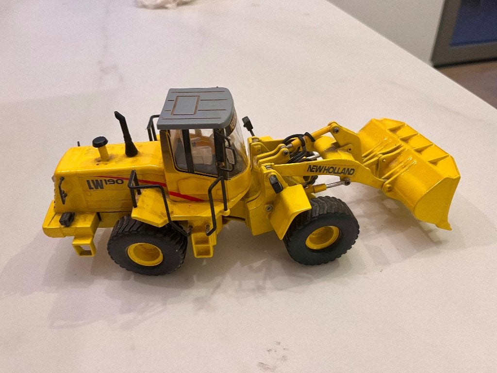ROS New Holland LW190 (chargeuse sur pneus), Enlèvement, Utilisé