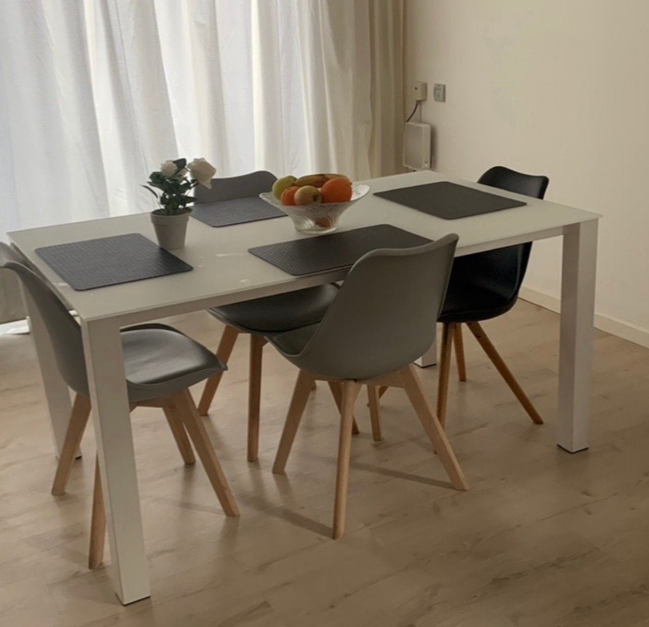 Tafel + 3 stoelen, Ophalen of Verzenden, Zo goed als nieuw