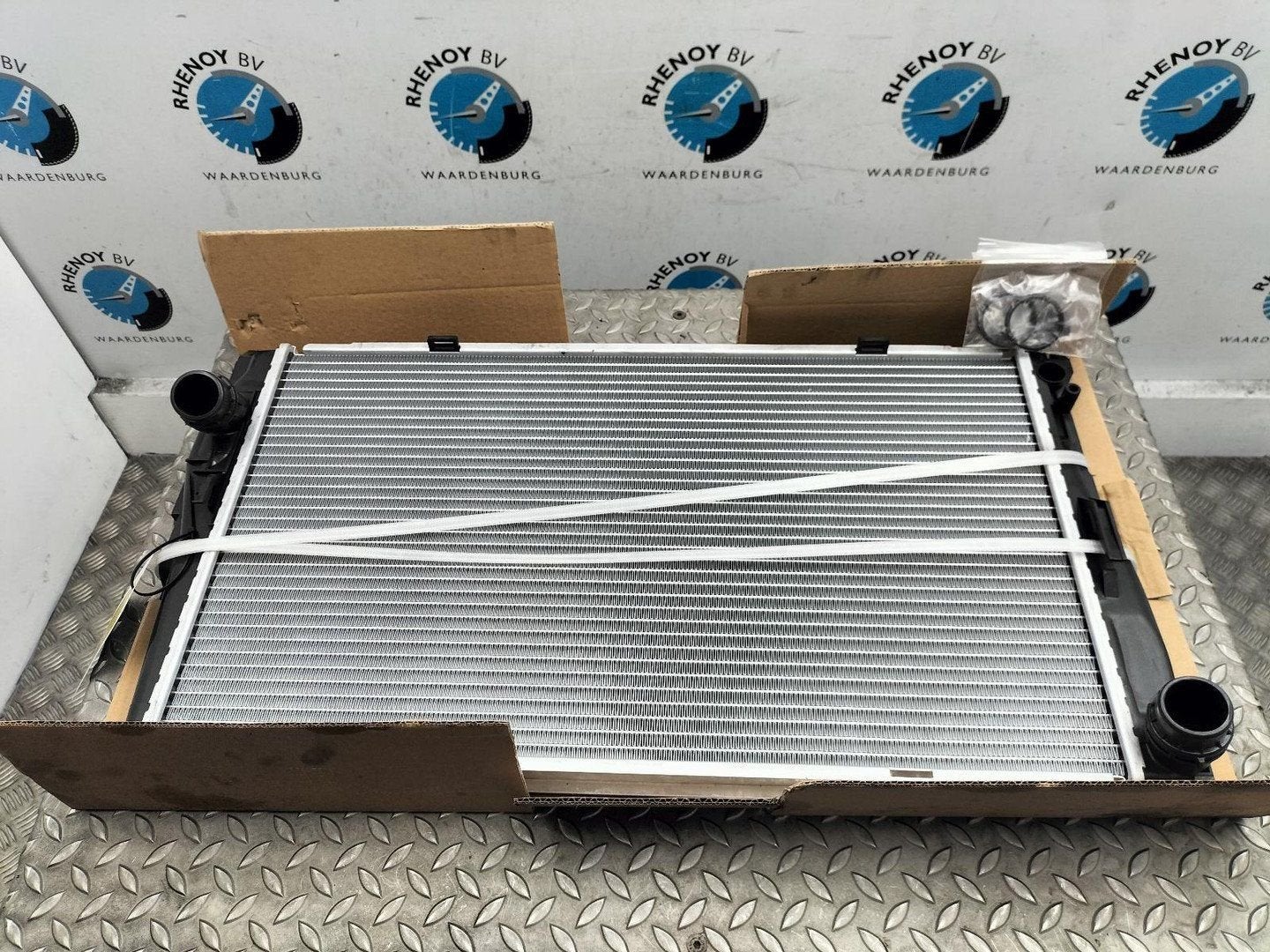 BMW Z4 RADIATEUR 2014, Auto-onderdelen, Motor en Toebehoren, Nieuw, ARN erkend, Stiba lid, Erkend duurzaam, Ophalen of Verzenden