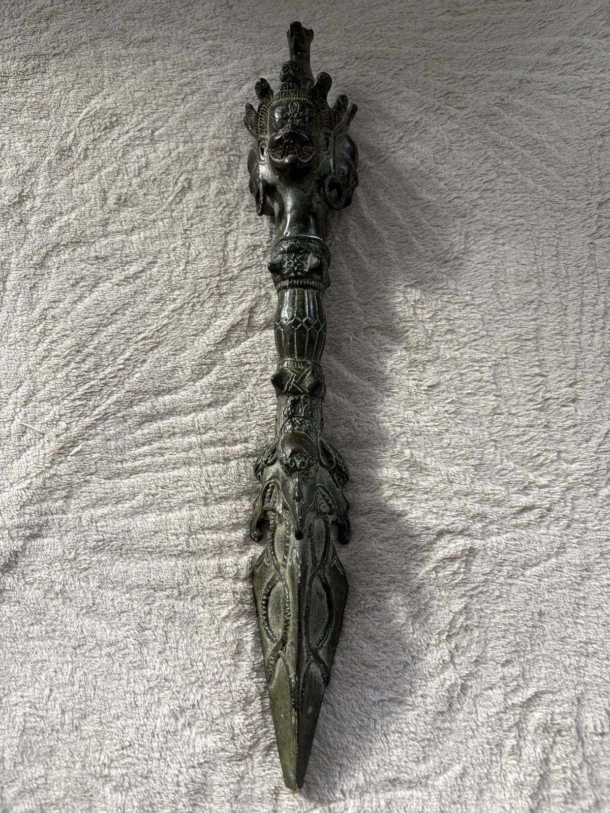 Aziatisch decoratief metalen beeld, Antiek en Kunst, Antiek | Bestek, Ophalen of Verzenden