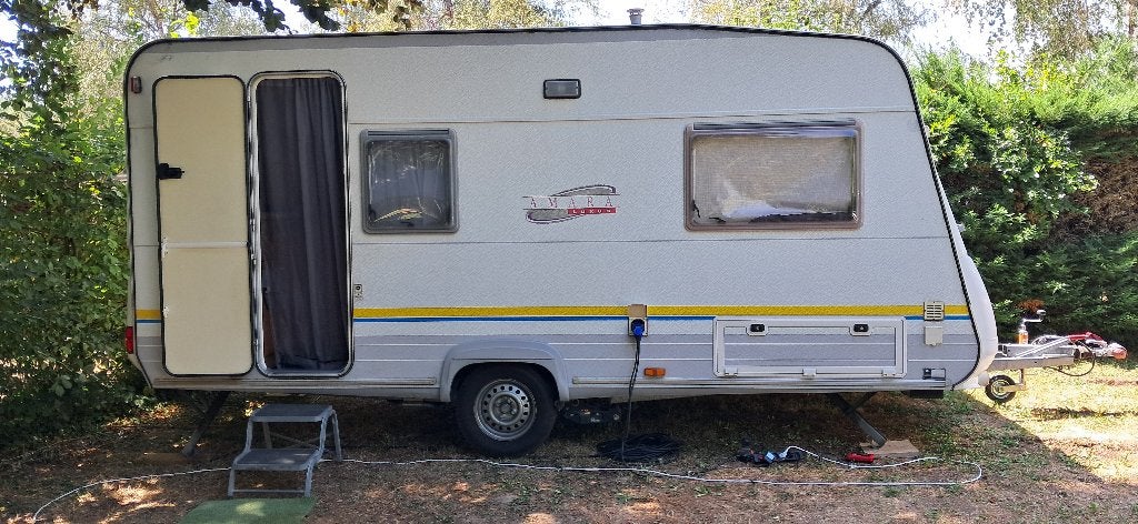 Vends caravane Bürstner Amara 400TS avec mover, Jusqu'à 4, 5 à 6 mètres, 750 - 1000 kg, Particulier