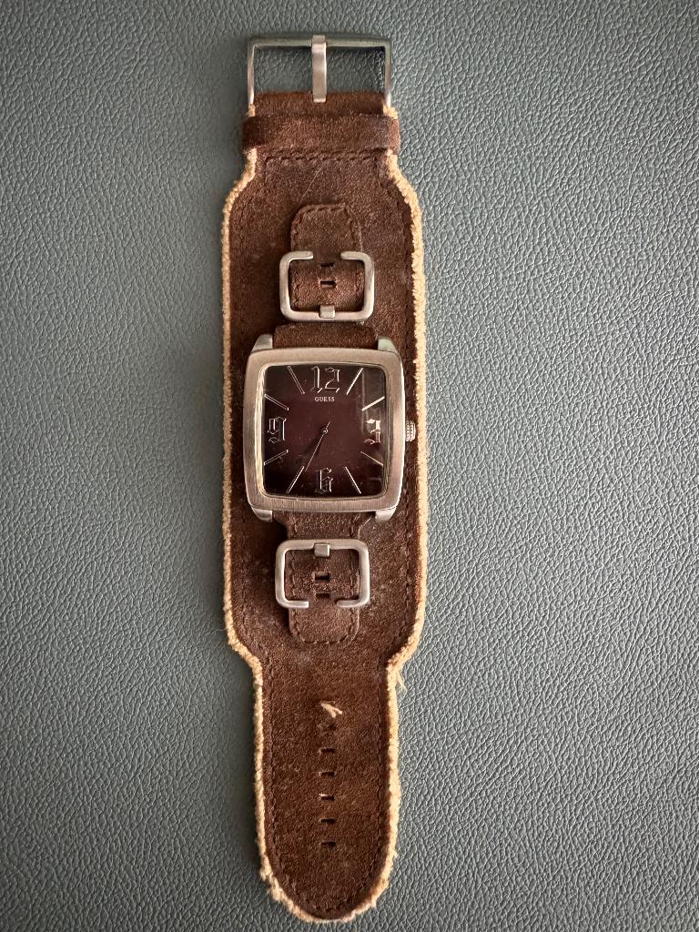 Horloge Guess, Overige materialen, Leer, Polshorloge, Zo goed als nieuw