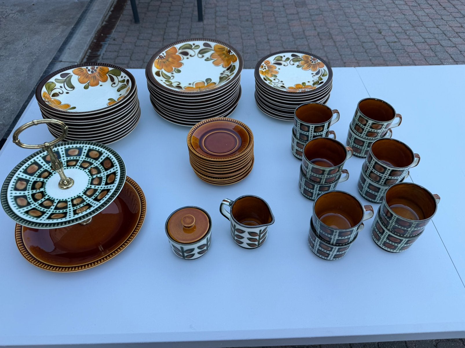 Volledig koffie en eetservies, Ophalen, Zo goed als nieuw
