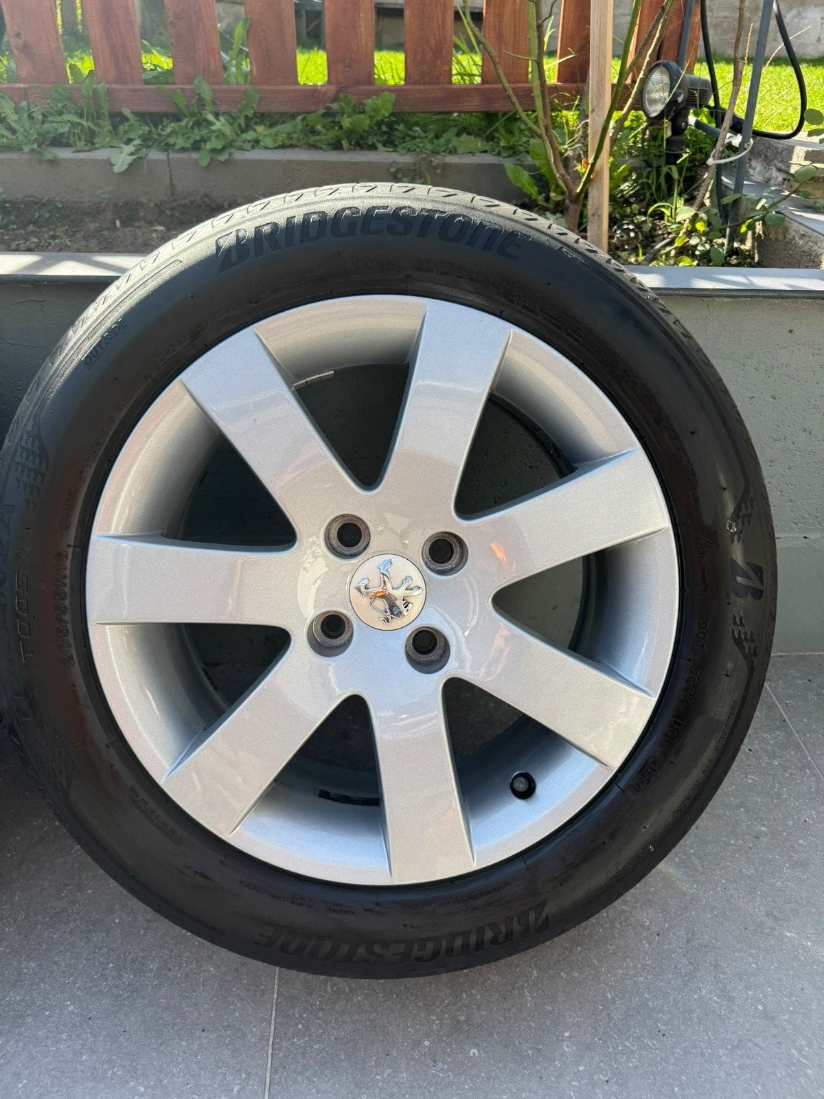 Roues équipées de pneus Bridgestone, 16 pouces, Pneus été, 205 mm, Pneu(s)