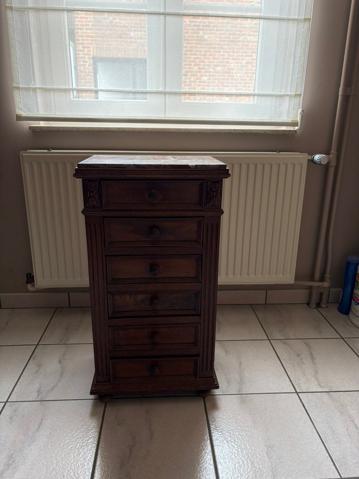 Table de chevet avec revêtement en marbre, Enlèvement