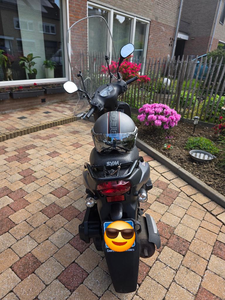 Goed onderhoudende scooter te koop inclusief helm., Fietsen en Brommers, Ophalen, Gebruikt, Overige modellen, Klasse A (25 km/u)