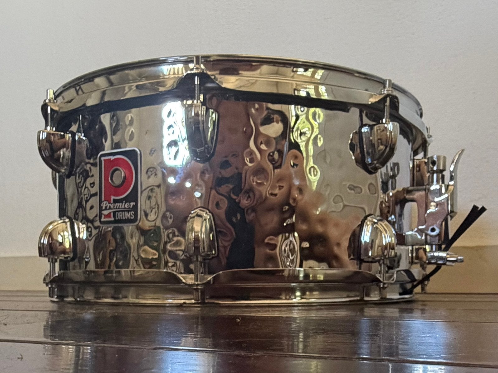 MARTELÉ À LA MAIN PREMIER ARTIST SNARE 14 x 6.5” - UNIQUE !, Musique & Instruments, Batteries & Percussions, Enlèvement ou Envoi