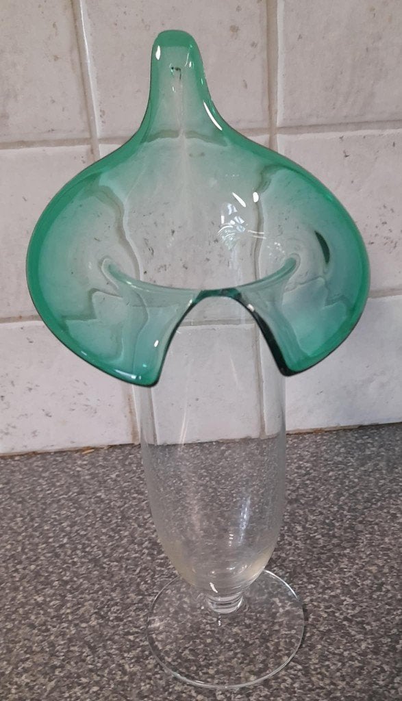 Glazen vaas. Tulp model, 25 cm, Ophalen of Verzenden, Geschikt voor droogbloemen, Groen