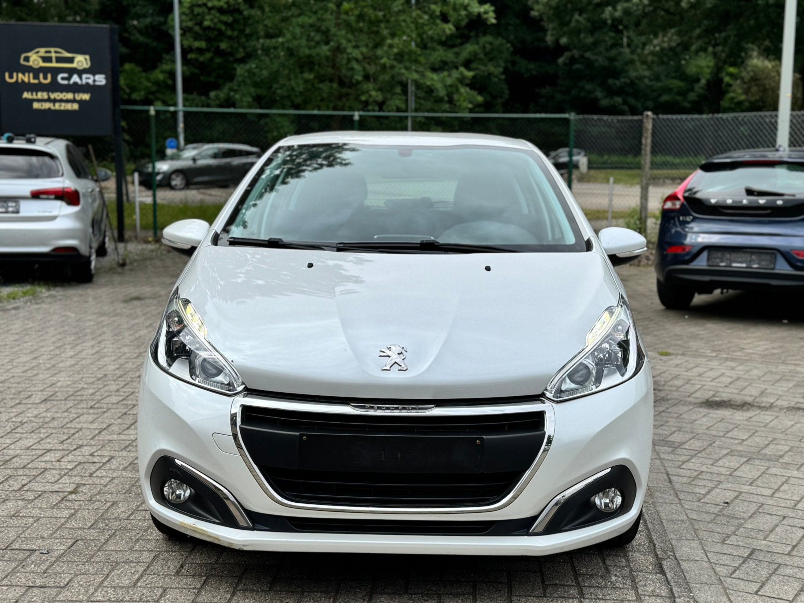 PEUGEOT 208 1.2 BENZINE 2017, Stof, Euro 6, 1198 cc, Wit