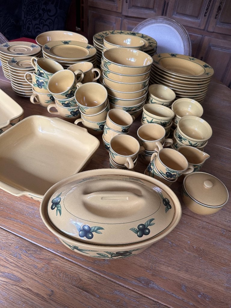 Service Provençal - Vaisselle - Complet, Maison & Meubles, Cuisine | Vaisselle, Comme neuf, Service complet, Enlèvement