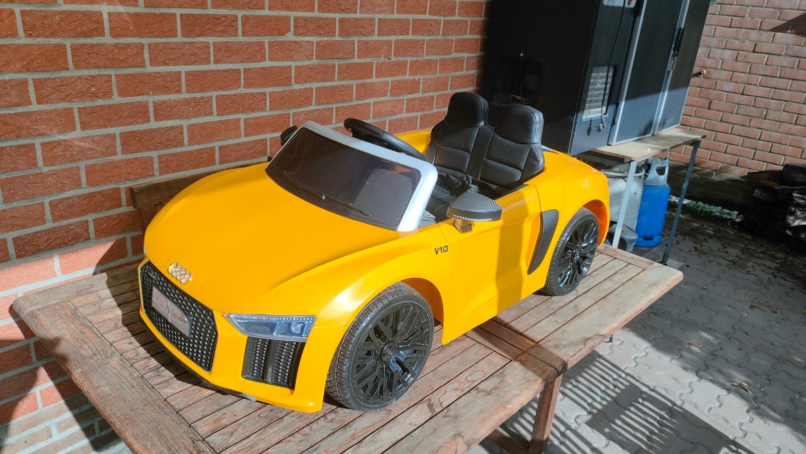 Audi R8 Spyder. Nieuwe 12V batterij. Inclusief lader., Ophalen, Zo goed als nieuw